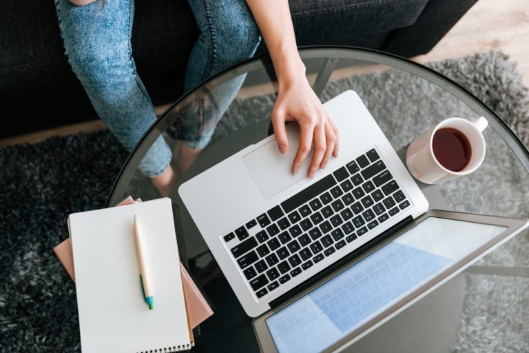 Despre bloguri și bani – merită să ai un blog?