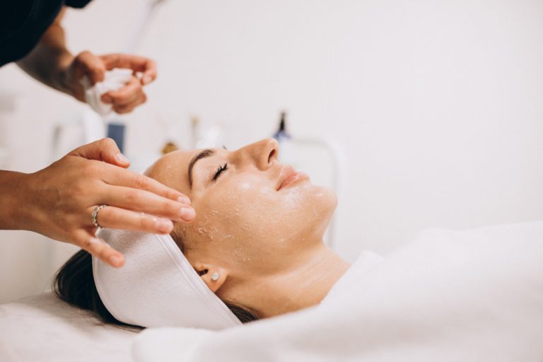 Cele mai bune sfaturi de la experți în domeniul beauty pentru a te simți frumoasă și încrezătoare