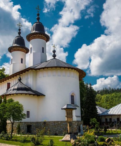 Mănăstirea Varatec