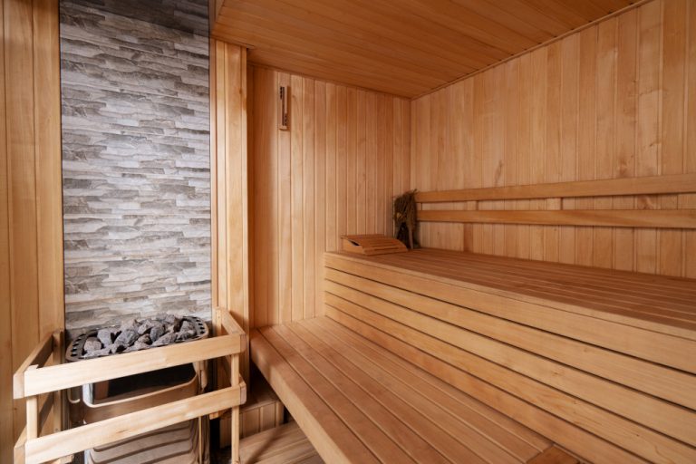 Ce este sauna uscată și cum se deosebește de sauna umedă?