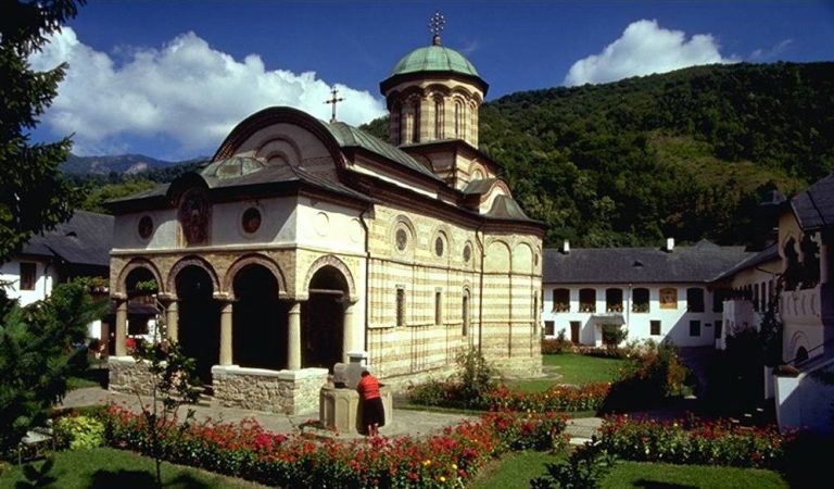 Mănăstirea Cozia: o bijuterie arhitecturală și istorică, ctitorită de Mircea cel Bătrân