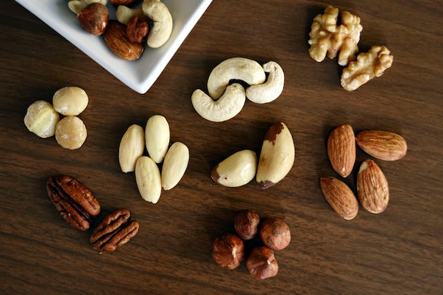 Nuci și migdale: Forță nutrițională într-o coajă