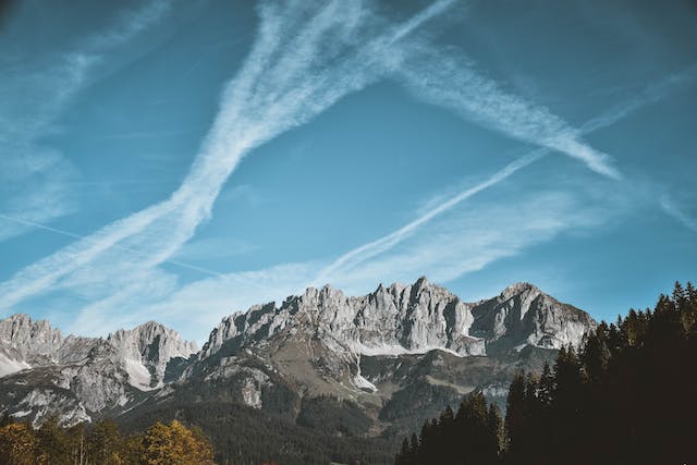 Fenomenul Chemtrails: Analiză și speculații