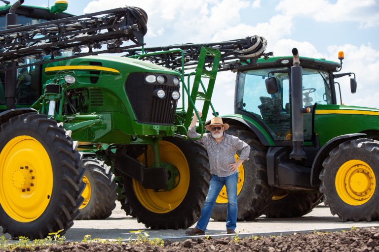 Tractoarele John Deere: Inovație, performanță și fiabilitate în agricultura contemporană