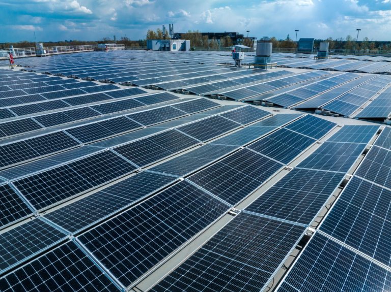 Instalarea panourilor fotovoltaice: Tot ce trebuie să știți
