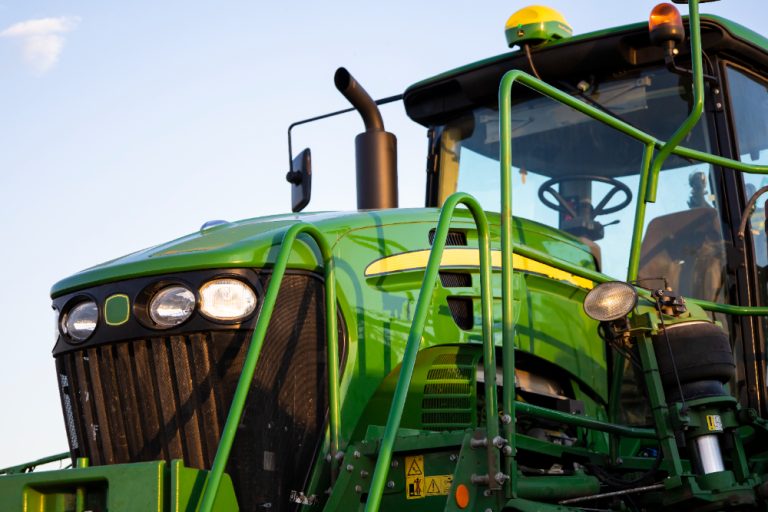 John Deere de vânzare: Soluția ideală pentru o agricultură modernă și eficientă