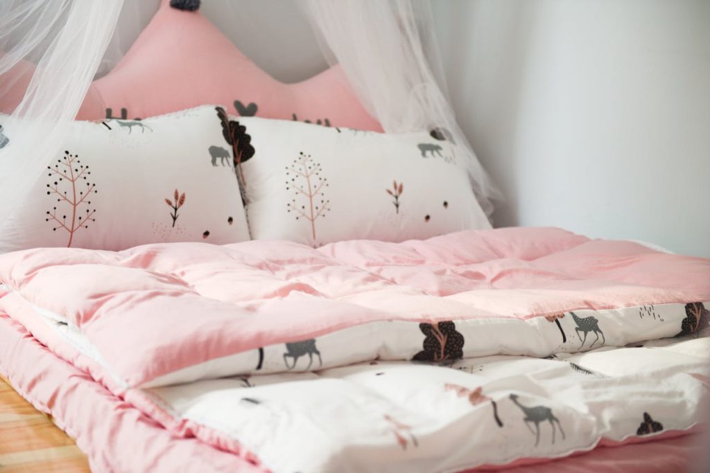 Alegerea lenjeriei și textilelor potrivite pentru dormitor
