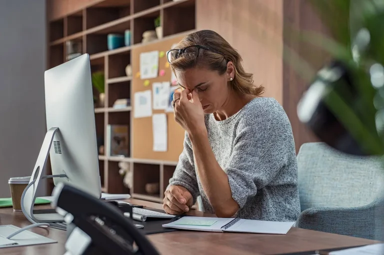 Ce înseamnă burnout-ul profesional și cum îl poți preveni?