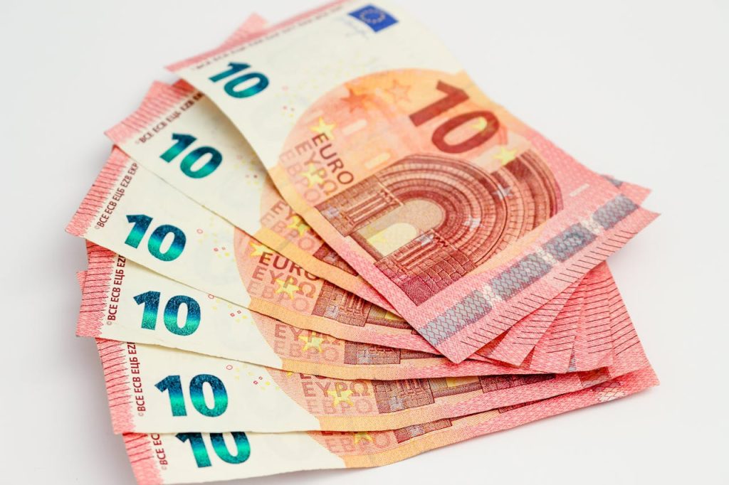 Cum economisești pentru o casă chiar dacă pornești de la zero