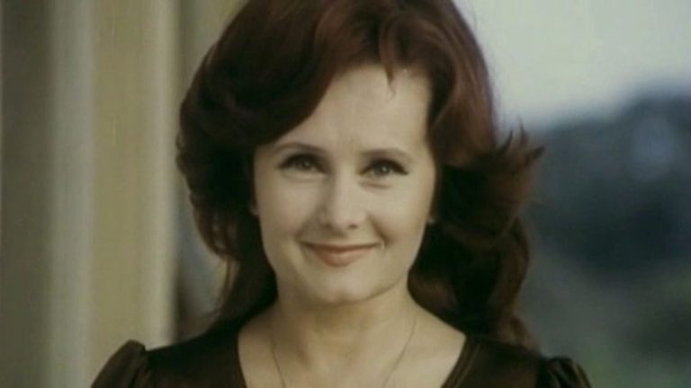 Stela Popescu: debut, premii și personaje memorabile