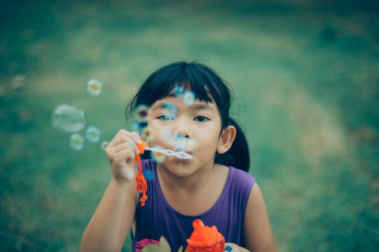 Idei de jocuri educative care dezvoltă creativitatea copiilor