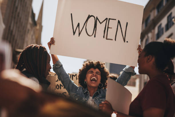 Feminismul modern: mișcare socială sau schimbare de mentalitate?