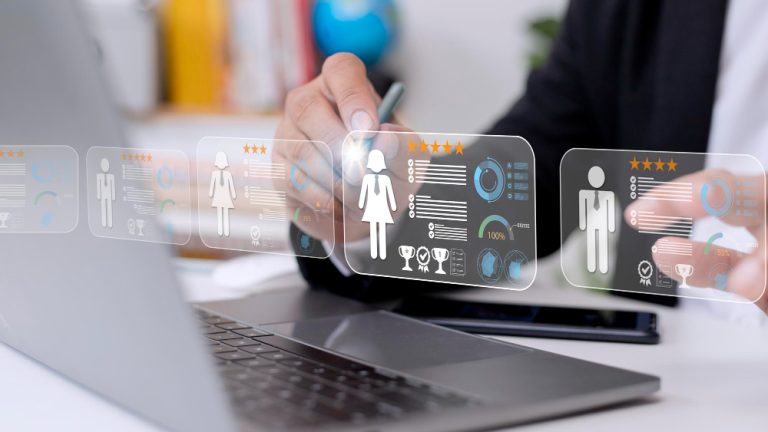Cum ajută software-ul de HR în gestionarea angajaților
