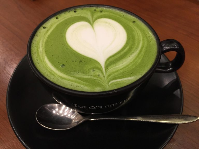 Matcha latte cu lapte vegetal: opțiuni și diferențe de gust