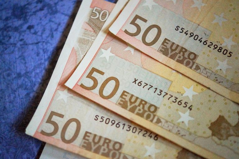 Cum influențează rata dobânzii investițiile