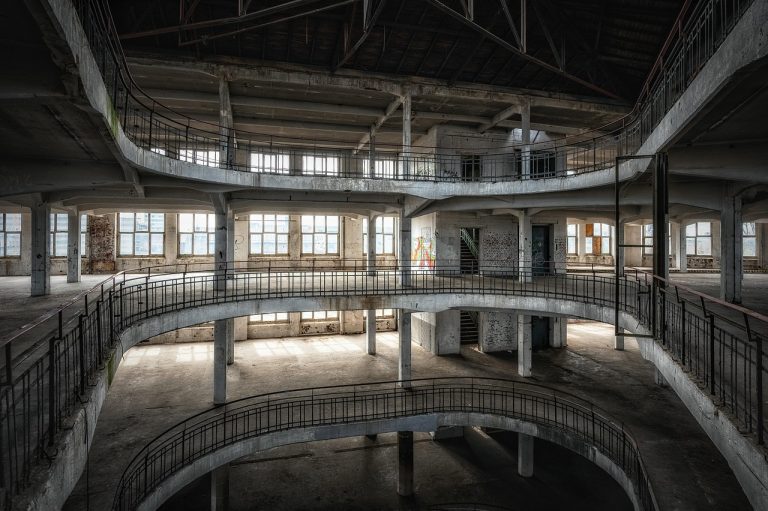 Ce înseamnă când visezi o clădire abandonată