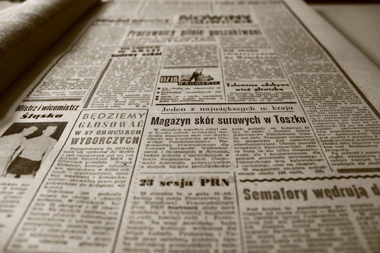 Diferența dintre opinie și informație într-un articol de presă: cum recunoști când ți se încalcă reputația