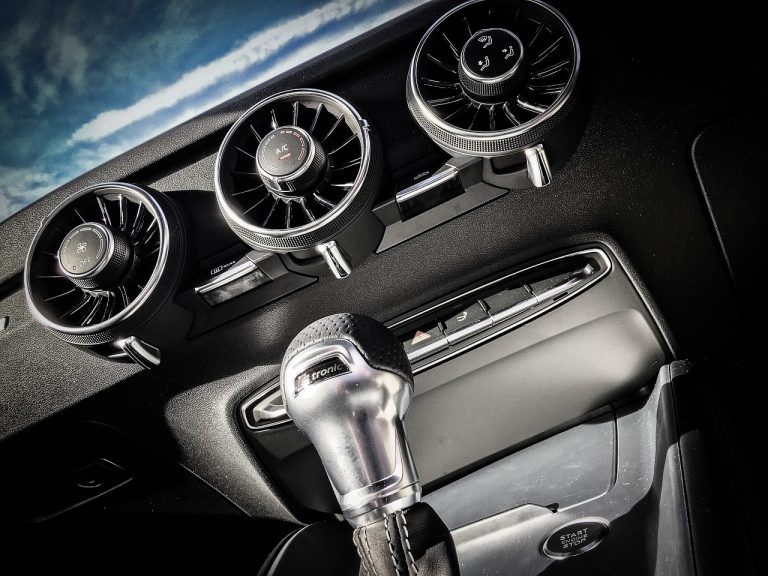 Purificator de aer auto: funcționează în spațiu închis?