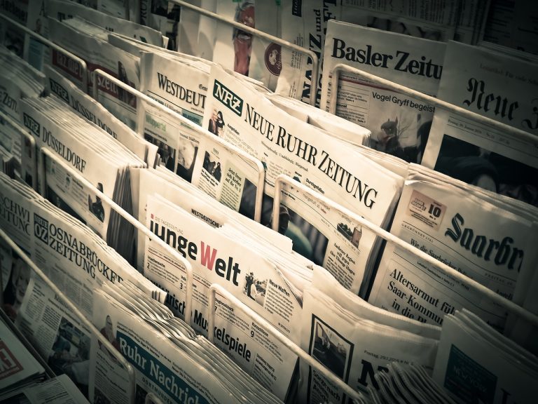 Cum funcționează embargoul de presă și de ce unele știri apar la aceeași oră peste tot