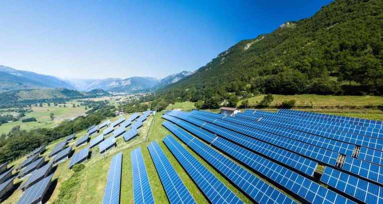 Conectori MC4 pentru panouri fotovoltaice: originali vs „compatibili” si riscul de topire