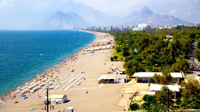 Ce faci în Antalya: plaje, obiective, excursii