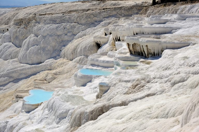 Ghid pentru Pamukkale: ce vezi la terasele de travertin