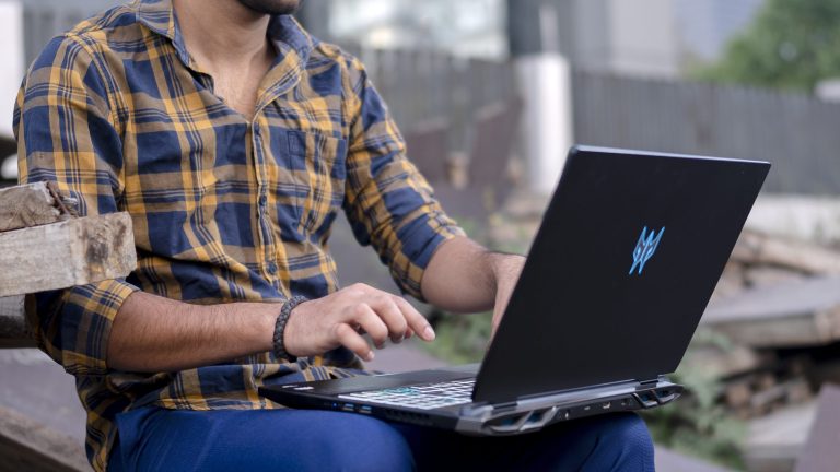 Lenovo LOQ 15 Gen 10: laptopul de gaming accesibil care apare tot mai des în recomandări