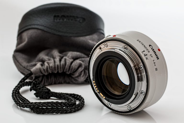Ce accesorii merită cumpărate împreună cu un aparat foto nou