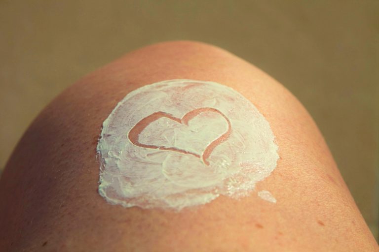 Cum integrezi crema cu SPF într-o rutină simplă de îngrijire