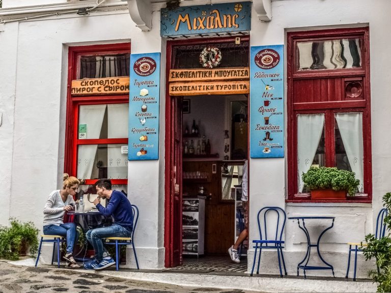 Vacanțe în Grecia cu mașina: ce trebuie să știi înainte de plecare