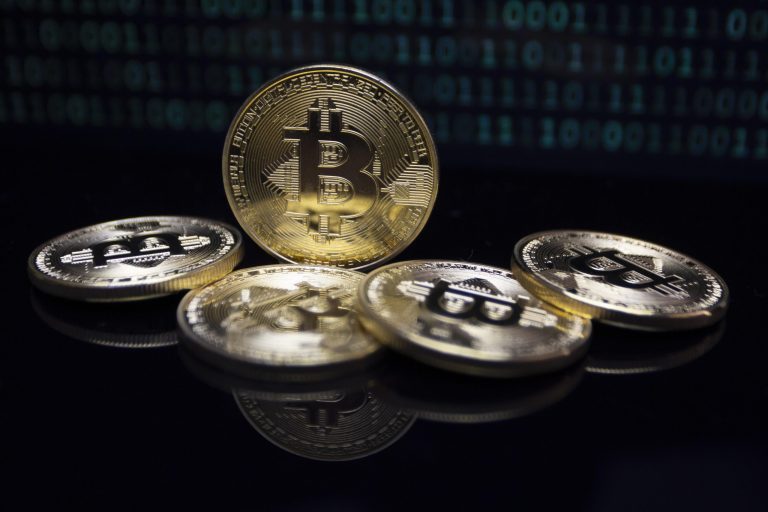 Mining, staking și trading: ce înseamnă și cum funcționează fiecare